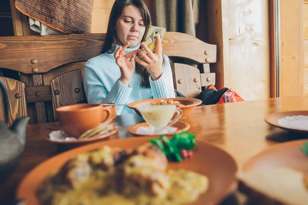 Woman Sitting Cafe Chatting Phone Lifestyle — Stock Photo, Image