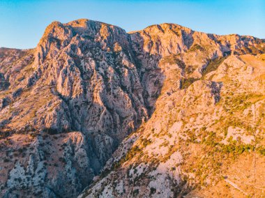 Balkan Dağları günbatımı üzerinde. doğa manzara