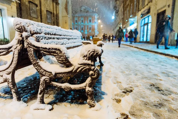 Banco Con Cubierta Nieve Cerca Por Noche Tormenta Nieve — Foto de Stock