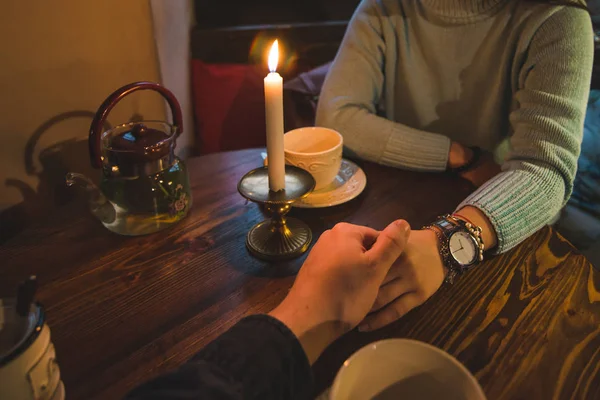 Par Innehav Händer Café Romantisk Datum Livsstil — Stockfoto