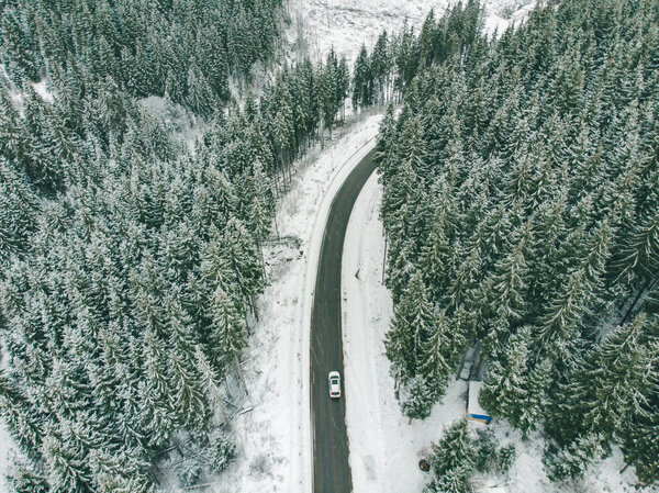 White Suv Overhead View Road Trip Frozen Highway Snowed Winter — Stock Photo, Image