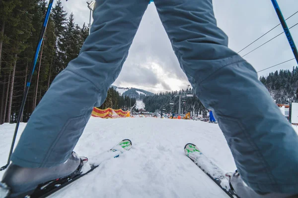 Piste Ski Vue Rapprochée Entre Les Jambes Activité Sport Hiver — Photo