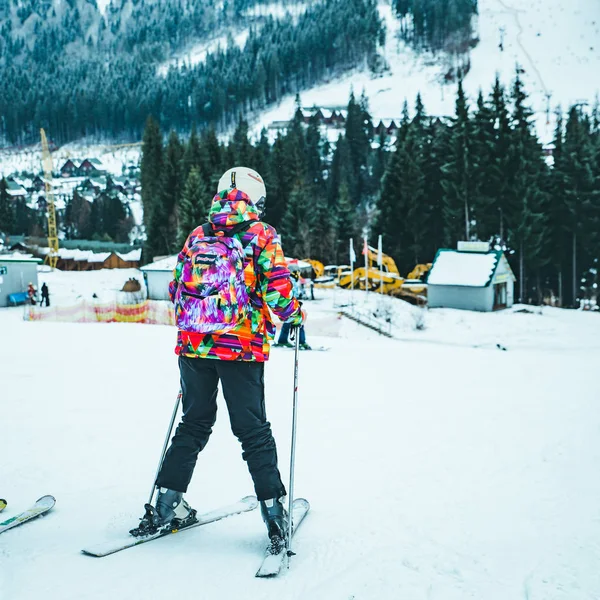 Bukovel Ucrânia Dezembro 2018 Pessoas Esquiando Férias Inverno Actividade Desportiva — Fotografia de Stock