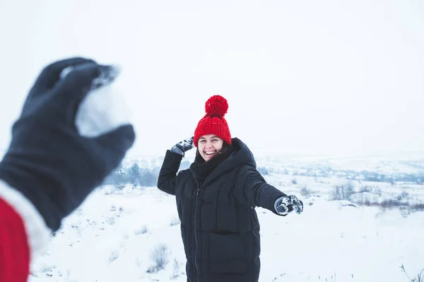 Couple Playing Outdoors Winter Time Woman Throwing Snowball Man First — Stock Photo, Image