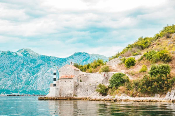 Vista Panoramica Sulla Baia Montenegro Tempo Nuvoloso Faro Mare Con — Foto Stock