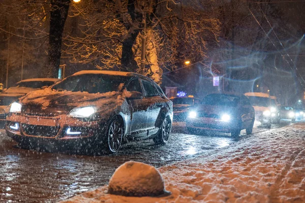 Vägen Stadstrafiken Snöstorm Vinternatt Kollaps — Stockfoto