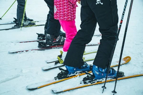 Bukovel Ukrayna Aralık 2018 Bacaklar Kayak Insanların Yakın Çekim Kış — Stok fotoğraf