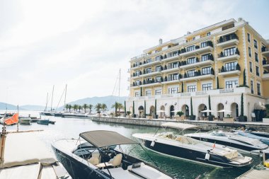 şehir yatlar yerleştirin. Yaz saati. denizde tatil. kopya alanı