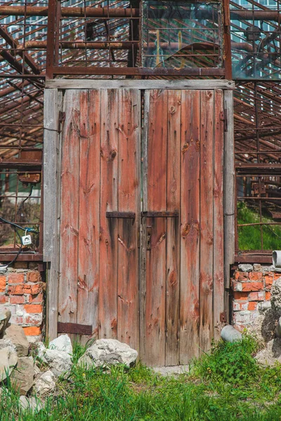 Старая Ржавая Деревянная Дверь Теплицы Текстура — стоковое фото