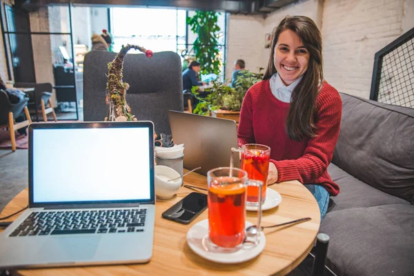Couple Sitting Cafe Laptop Working While Drinking Tea Freelancer Blogger — Stock Photo, Image