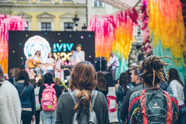 Lviv Ucrania Junio 2018 Personas Escuchando Música Escena Festival Música — Foto de Stock