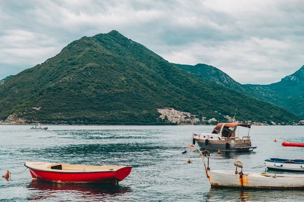 mavi deniz su tekne. kopya alanı