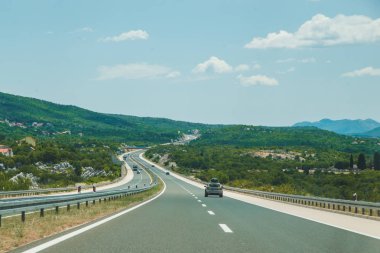 Otoyol, Hırvatistan - 15 Temmuz 2018: speedway yol Dağları'nda bir bakış. yaz seyahat kavramı