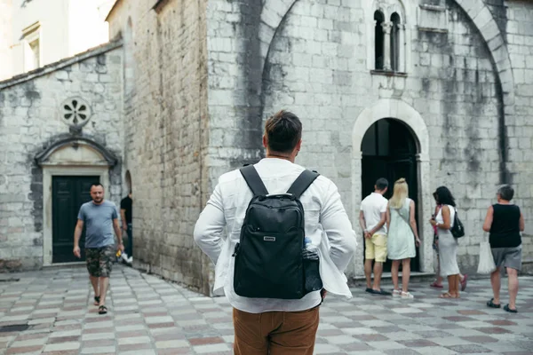 Kotor Montenegro Juli 2018 Mann Läuft Durch Enge Kotor Straßen — Stockfoto