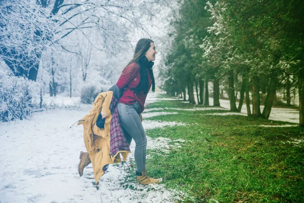 Mujer Feliz Primavera Vino Desvestirse — Foto de Stock