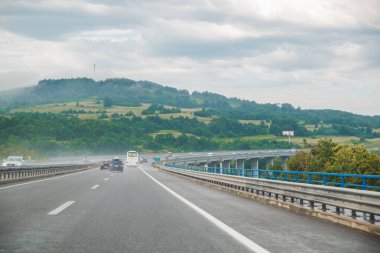 Otoyol, Hırvatistan - 15 Temmuz 2018: ıslak speedway yağmur sonra. bulutlu hava