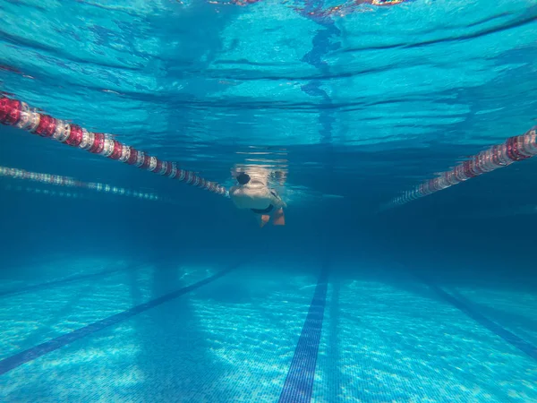 Люди Які Плавають Басейні Підводного Боку Спортивний Спосіб Життя — стокове фото