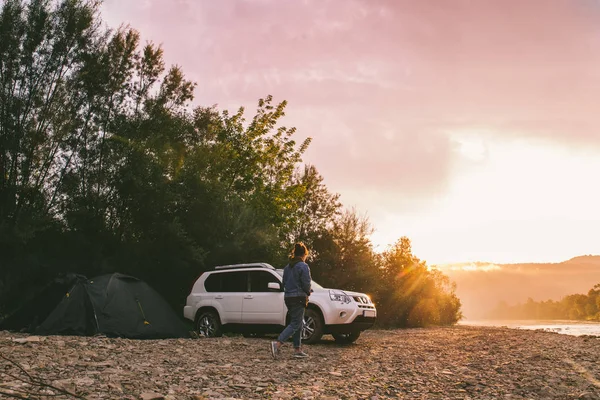 Woman Taking Picture Sunrise Her Phone Car Camping Lifestyle Concept — Stock Photo, Image