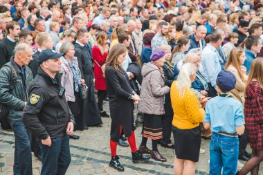 Lviv, Ukrayna - 7 Ekim 2018: dini geçit şehir sokakları