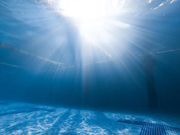 水中の世論調査の表示 ブルー スポーツ ライフ スタイル — ストック写真