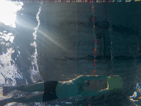 Menschen Die Poolblick Vom Unterwasser Aus Schwimmen Sportlicher Lebensstil — Stockfoto