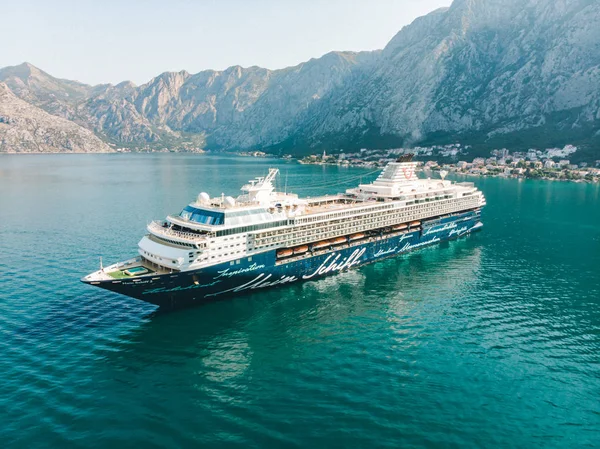 Kotor Montenegro Julio 2018 Gran Crucero Bahía Marítima Vacaciones Verano — Foto de Stock