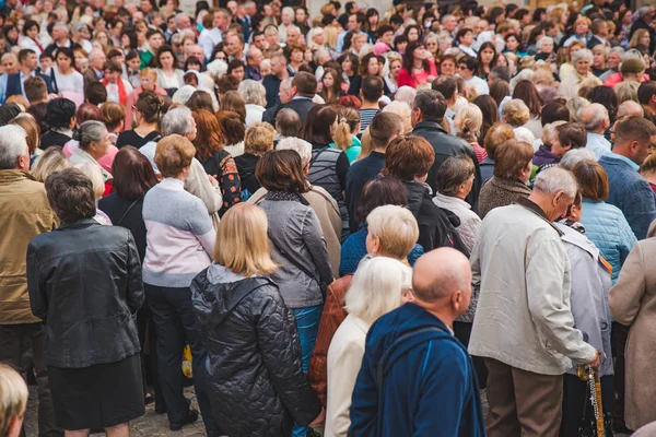 Lviv, Oekraïne - oktober 7, 2018: religieuze processie op stadsstraten — Stockfoto