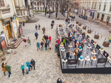 Lviv, Ukrayna - 31 Mart 2018: Paskalya sergi şehrin sokaklarında