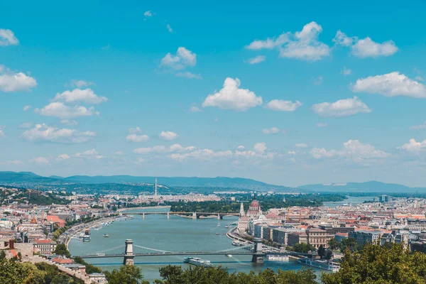 Vista panoramica di budapest nel periodo estivo — Foto Stock