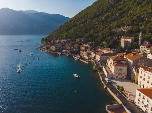 Vista aérea de la ciudad de Perast en Montenegro —  Fotos de Stock