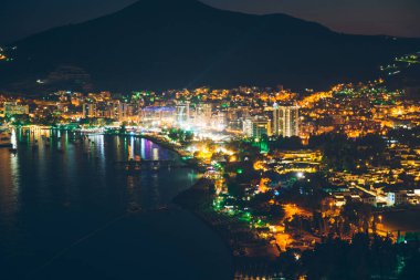 Budva şehir gece cityscape bakış