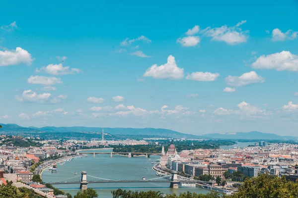 Panoramatický pohled na Budapešť v letní čas — Stock fotografie