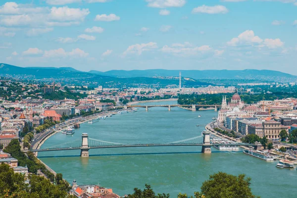 Panoramautsikt över budapest i sommartid — Stockfoto