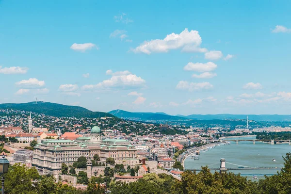 Panoramautsikt över budapest i sommartid — Stockfoto