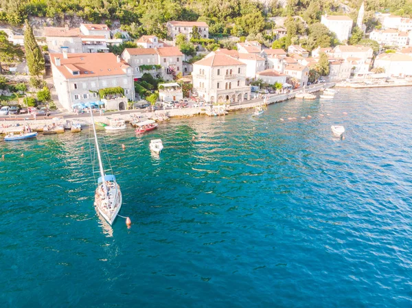 Vista aérea da cidade perast em monten= — Fotografia de Stock