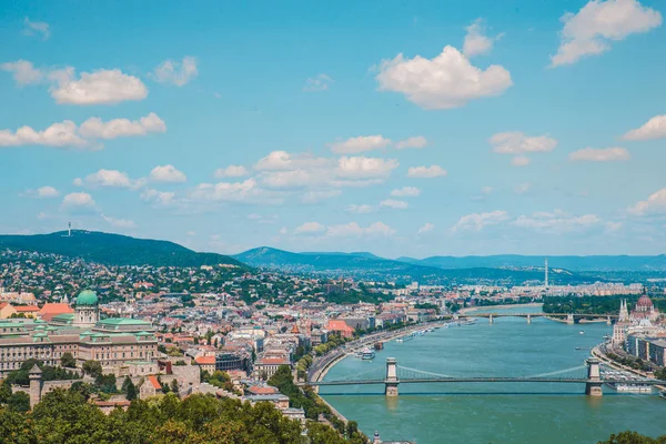 Panoramautsikt över budapest i sommartid — Stockfoto