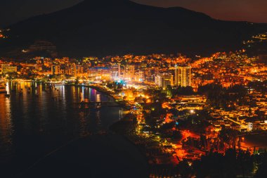 Budva şehir gece cityscape bakış