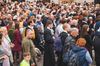 Lviv, Ukrayna - 7 Ekim 2018: dini geçit şehir sokakları