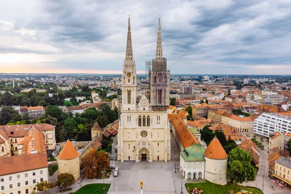 Zagreb katedral eski Avrupa Gotik kilise — Stok fotoğraf