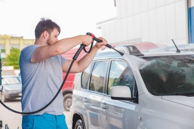 oto yıkama konsepti. sabun araç