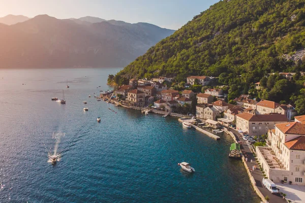 Vista aérea de la ciudad de Perast en Montenegro —  Fotos de Stock