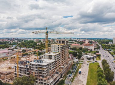 Lviv, Ukrayna - 25 Haziran 2018: apartman şantiyesinin havadan görünümü