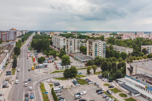Lviv, Ukrayna - 25 Haziran 2018: Bulutlu hava ile şehrin havadan görünümü — Stok fotoğraf
