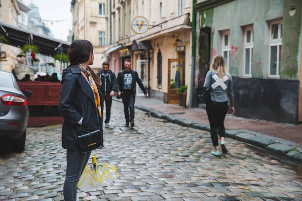 LVIV, UKRAINE - June 14, 2018: people walking by old european street of town — Stock Photo, Image