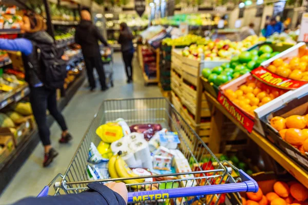 Lviv, Ukrajna - 2018. október 6.: élelmiszer-áruház. Vásárlás koncepció. — Stock Fotó