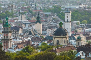 gün batımında lviv eski şehir panoramik görünümü
