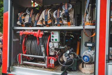 Lviv, Ukrayna - Temmuz 17,2018: park ile yürüyüş çocukları olan aileler. profesyonel çocuklar gün