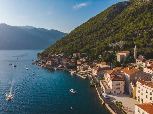 Vista aérea de la ciudad de Perast en Montenegro —  Fotos de Stock