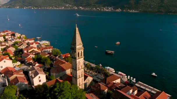 Girar Alrededor Torre Iglesia Santa Nikola Perast Montenegro Mar Adriático — Vídeos de Stock
