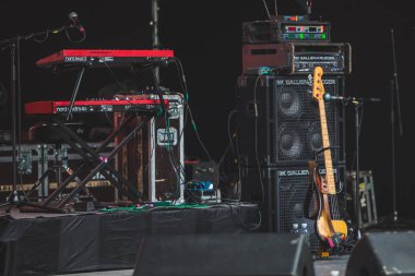 Lviv, Ukrayna - 18 Haziran 2019: rock grubu konser hazırlığı